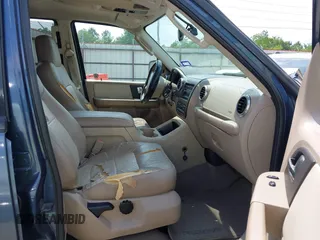 2003 Ford Expedition Eddie Bauer z VIN 1FMRU17W33LC46079, wystawiony jako IAAI lot #42157562 z przebiegiem 235 209 mil mil oraz . Historia ofert i sprzedaży dostępna na DreamBid. Obrazek 5.