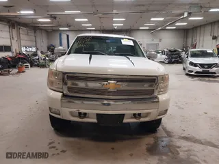2007 Chevrolet Silverado 1500 LT w/2LT with VIN 2GCEK13MX71677513, listed as a IAAI auction lot 42023608 with 144,555 mi miles. Bid and sale history available at carsss.com. Image 12.