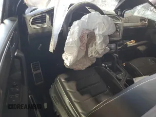 2024 Volkswagen Tiguan SEL R-Line z VIN 3VV4B7AX0RM012032, wystawiony jako Copart lot #54157225 z przebiegiem Nie podano mil oraz Szkoda całkowita • Salvage title. Historia ofert i sprzedaży dostępna na DreamBid. Obrazek 8.