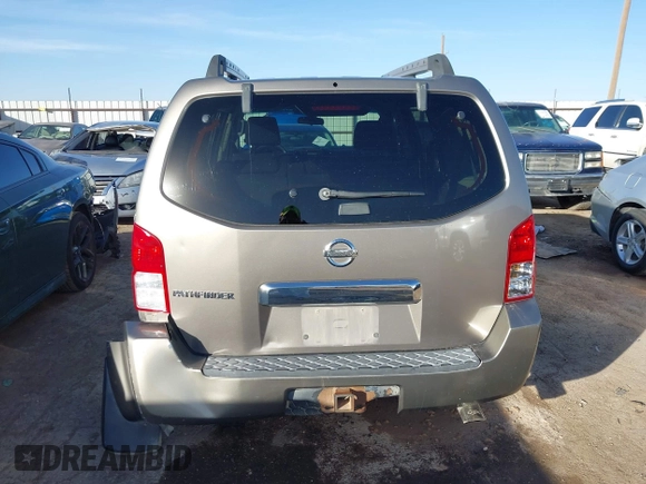 2006 Nissan Pathfinder SE z VIN 5N1AR18U36C684150, wystawiony jako IAAI lot #41201933 z przebiegiem 146 494 mil mil oraz . Historia ofert i sprzedaży dostępna na DreamBid. Obrazek 16.