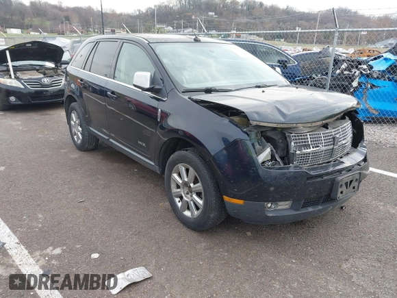 2008 Lincoln MKX z VIN 2LMDU88CX8BJ23026, wystawiony jako IAAI lot #41057779 z przebiegiem 176 690 mil mil oraz . Historia ofert i sprzedaży dostępna na DreamBid. Obrazek 1.