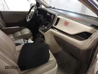 2018 Toyota Sienna XLE Auto Access Seat with VIN 5TDYZ3DC7JS916106, listed as a IAAI auction lot 42054782 with 274,474 mi miles. Bid and sale history available at carsss.com. Image 5.