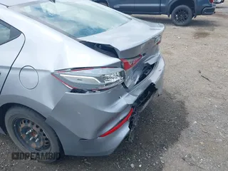 2017 Hyundai Elantra SE z VIN 5NPD74LF1HH105861, wystawiony jako IAAI lot #42120757 z przebiegiem 91 818 mil mil oraz . Historia ofert i sprzedaży dostępna na DreamBid. Obrazek 17.