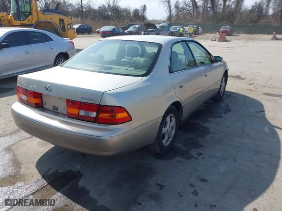 1999 Lexus ES 300 Luxury Sport Sdn with VIN JT8BF28G0X5065060, listed as a IAAI auction lot 41850130 with 1 mi miles. Bid and sale history available at carsss.com. Image 4.