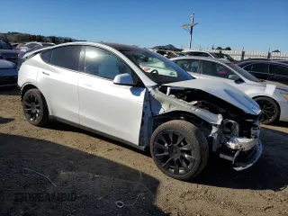 2024 Tesla Model Y Long Range with VIN 7SAYGDEE3RA257999, listed as a Copart auction lot 41838105 with 17,013 mi miles and Salvage Title. Bid and sale history available at DreamBid. Image 4.