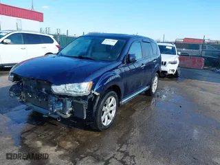 2010 Mitsubishi Outlander GT with VIN JA4JT5AX3AZ015815, listed as a IAAI auction lot 41517180 with 122,020 mi miles. Bid and sale history available at carsss.com. Image 18.