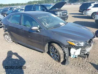 2019 Toyota Camry LE z VIN 4T1B11HK6KU189519, wystawiony jako IAAI lot #40243068 z przebiegiem 69 687 mil mil oraz . Historia ofert i sprzedaży dostępna na DreamBid. Obrazek 1.