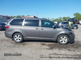2017 Toyota Sienna LE Auto Access Seat with VIN 5TDKZ3DC7HS781788, listed as a IAAI auction lot 41793638 with 65,529 mi miles. Bid and sale history available at carsss.com. Image 14.