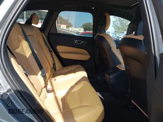 2018 Volvo XC60 Momentum с VIN LYV102RK3JB106290, выставлен на аукционе IAAI как лот 42442081 с пробегом 53 142 миль миль и . История ставок и продаж доступна на DreamBid. Изображение 8.