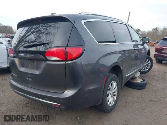 2018 Chrysler Pacifica Touring L Plus z VIN 2C4RC1EG9JR234929, wystawiony jako IAAI lot #41889519 z przebiegiem 87 924 mil mil oraz . Historia ofert i sprzedaży dostępna na DreamBid. Obrazek 4.