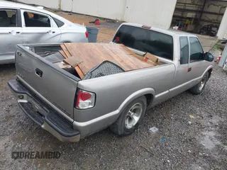 2001 Chevrolet S-10 LS with VIN 1GCCS19551K148520, listed as a IAAI auction lot 42218952 with 199,320 mi miles and . Bid and sale history available at DreamBid. Image 4.