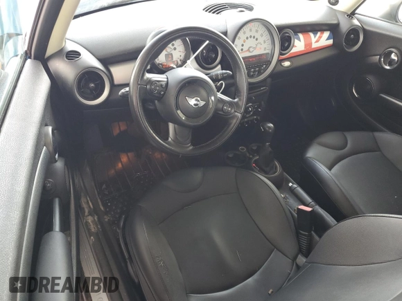 2011 MINI Hardtop with VIN WMWSU3C52BT252207, listed as a Copart auction lot 62735905 with 121,121 mi miles and Salvage title. Bid and sale history available at DreamBid. Image 8.