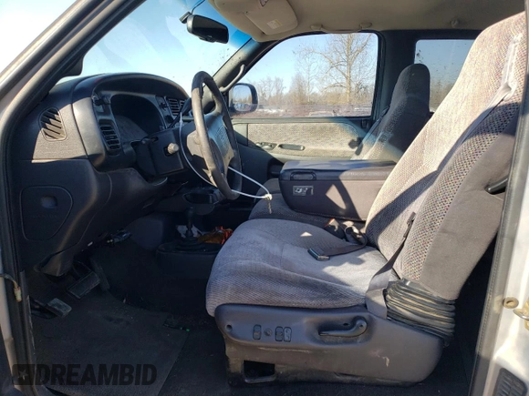 1998 Dodge Ram 2500 with VIN 3B7KF22D8WG102282, listed as a Copart auction lot 42704465 with 266,345 mi miles and Salvage Title. Bid and sale history available at carsss.com. Image 7.