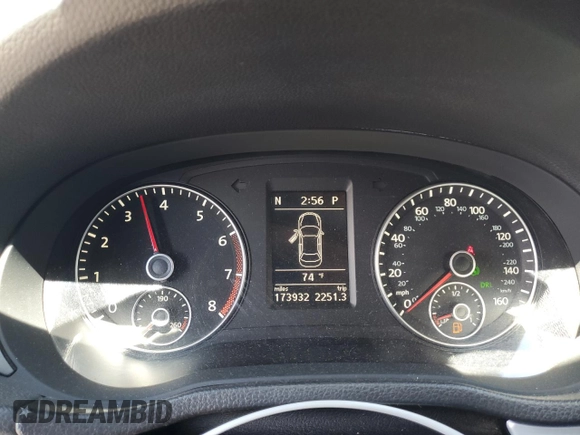 2012 Volkswagen Passat SE z VIN 1VWBP7A35CC095113, wystawiony jako Copart lot #56704005 z przebiegiem 173 932 mil mil oraz Szkoda całkowita • Salvage title. Historia ofert i sprzedaży dostępna na DreamBid. Obrazek 9.