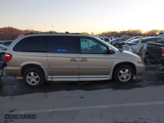 2005 Dodge Caravan SXT with VIN 2D4GP44L55R596566, listed as a IAAI auction lot 41052753 with 109,031 mi miles. Bid and sale history available at carsss.com. Image 14.
