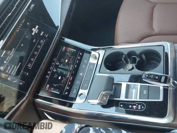 2024 Audi Q8 Premium Plus с VIN WA1BVBF19RD019586, выставлен на аукционе IAAI как лот 42746554 с пробегом 9 377 миль миль и . История ставок и продаж доступна на DreamBid. Изображение 11.