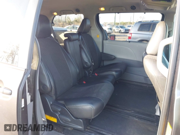 2012 Toyota Sienna SE with VIN 5TDXK3DC9CS189005, listed as a IAAI auction lot 41482337 with 267,618 mi miles. Bid and sale history available at carsss.com. Image 8.