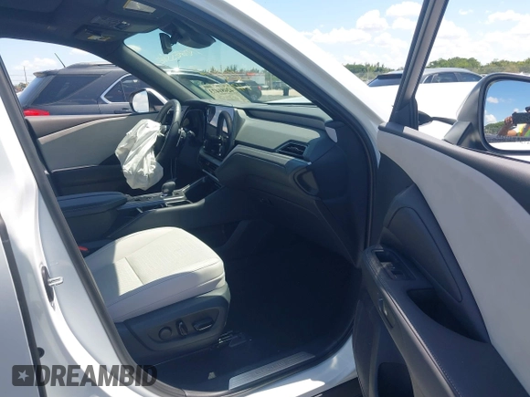 2025 Lexus TX 350 with VIN 5TDAAAA69SS014733, listed as a IAAI auction lot 42481473 with 1,592 mi miles and . Bid and sale history available at DreamBid. Image 5.