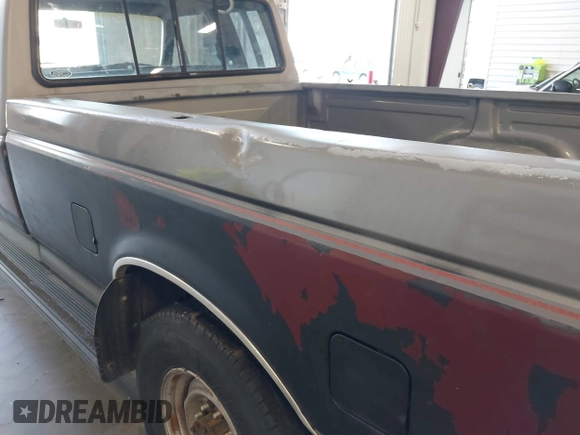 1991 Ford F-250 with VIN 1FTHX25G3MKA39966, listed as a IAAI auction lot 42669671 with 889,505 mi miles and . Bid and sale history available at DreamBid. Image 12.