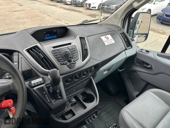 2017 Ford Transit XL с VIN 1FDZX2CM3HKA03113, выставлен на аукционе Copart как лот 51824525 с пробегом 286 987 миль миль и Чистый • Clean title. История ставок и продаж доступна на DreamBid. Изображение 9.