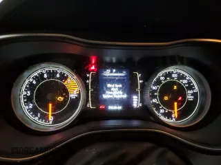 2019 Jeep Cherokee Altitude с VIN 1C4PJMLX6KD301833, выставлен на аукционе Copart как лот 58060415 с пробегом 78 328 миль миль и Списание • Salvage title. История ставок и продаж доступна на DreamBid. Изображение 9.