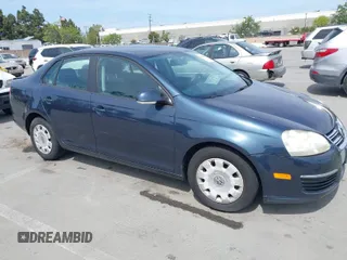 2006 Volkswagen Jetta 2.5 z VIN 3VWPG71K66M755689, wystawiony jako IAAI lot #42039650 z przebiegiem 128 309 mil mil oraz . Historia ofert i sprzedaży dostępna na DreamBid. Obrazek 1.