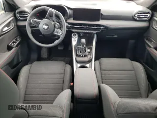 2024 Dodge Hornet GT z VIN ZACNDFAN0R3A42416, wystawiony jako Copart lot #58851055 z przebiegiem 5019 mil mil oraz Nie do naprawy. Historia ofert i sprzedaży dostępna na DreamBid. Obrazek 8.