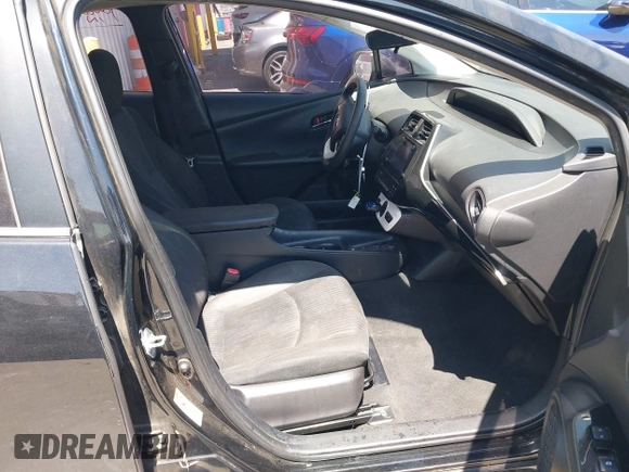 2017 Toyota Prius Two with VIN JTDKBRFU1H3036243, listed as a IAAI auction lot 41991623 with 88,626 mi miles. Bid and sale history available at carsss.com. Image 5.