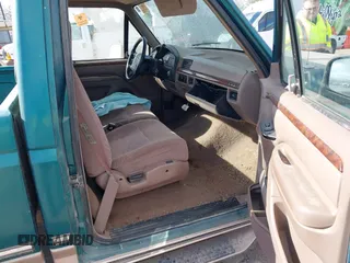 1996 Ford F-150 z VIN 1FTEF15N7TLA47916, wystawiony jako IAAI lot #41972655 z przebiegiem 130 257 mil mil oraz . Historia ofert i sprzedaży dostępna na DreamBid. Obrazek 5.