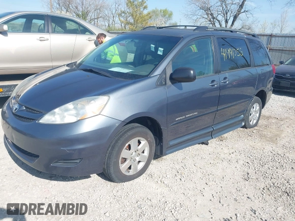 2007 Toyota Sienna CE with VIN 5TDZK23C97S078643, listed as a IAAI auction lot 41991258 with 133,313 mi miles. Bid and sale history available at carsss.com. Image 2.