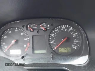 2001 Volkswagen Golf z VIN 9BWGS61JX14039374, wystawiony jako IAAI lot #42386963 z przebiegiem 219 265 mil mil oraz . Historia ofert i sprzedaży dostępna na DreamBid. Obrazek 7.