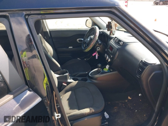 2015 Kia Soul z VIN KNDJN2A21F7126885, wystawiony jako IAAI lot #38411087 z przebiegiem 181 239 mil mil oraz . Historia ofert i sprzedaży dostępna na DreamBid. Obrazek 5.
