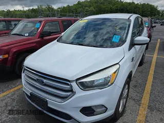 2017 Ford Escape SE z VIN 1FMCU0GD9HUD67764, wystawiony jako IAAI lot #42566602 z przebiegiem 111 244 mil mil oraz . Historia ofert i sprzedaży dostępna na DreamBid. Obrazek 10.