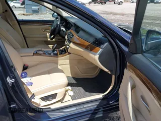 2013 BMW 5 Series 528i xDrive z VIN WBAXH5C50DDW16210, wystawiony jako IAAI lot #42369339 z przebiegiem 125 917 mil mil oraz . Historia ofert i sprzedaży dostępna na DreamBid. Obrazek 5.