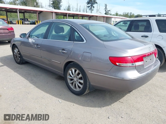 2007 Hyundai Azera SE z VIN KMHFC46F57A141280, wystawiony jako IAAI lot #42214462 z przebiegiem 105 476 mil mil oraz . Historia ofert i sprzedaży dostępna na DreamBid. Obrazek 3.