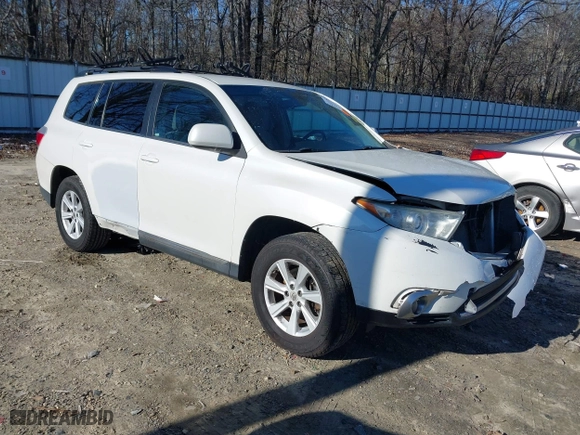 2013 Toyota Highlander with VIN 5TDZK3EH6DS101676, listed as a IAAI auction lot 41212515 with 139,755 mi miles. Bid and sale history available at carsss.com. Image 1.