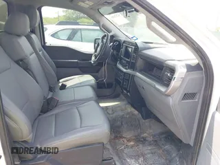 2022 Ford F-150 XL z VIN 1FTMF1CP0NKE04426, wystawiony jako IAAI lot #42320395 z przebiegiem 61 887 mil mil oraz . Historia ofert i sprzedaży dostępna na DreamBid. Obrazek 5.