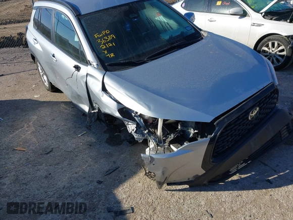 2023 Toyota Corolla Cross LE z VIN 7MUCAAAG5PV051857, wystawiony jako IAAI lot #41662222 z przebiegiem 43 394 mil mil oraz . Historia ofert i sprzedaży dostępna na DreamBid. Obrazek 6.