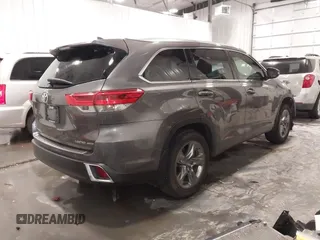 2019 Toyota Highlander Limited z VIN 5TDDZRFH9KS983043, wystawiony jako IAAI lot #42316647 z przebiegiem 111 684 mil mil oraz . Historia ofert i sprzedaży dostępna na DreamBid. Obrazek 4.
