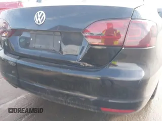 2011 Volkswagen Jetta Sedan SE w/Convenience & Sunroof PZEV with VIN 3VWDZ7AJXBM047797, listed as a IAAI auction lot 41244245 with 163,941 mi miles. Bid and sale history available at carsss.com. Image 6.