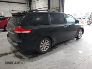 2012 Toyota Sienna XLE AAS z VIN 5TDYK3DC2CS197032, wystawiony jako IAAI lot #41942666 z przebiegiem 304 582 mil mil oraz . Historia ofert i sprzedaży dostępna na DreamBid. Obrazek 4.