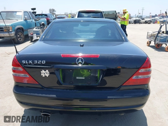 2001 Mercedes-Benz SLK 230/320 with VIN WDBKK65F81F218476, listed as a IAAI auction lot 42450368 with 121,640 mi miles and . Bid and sale history available at DreamBid. Image 16.