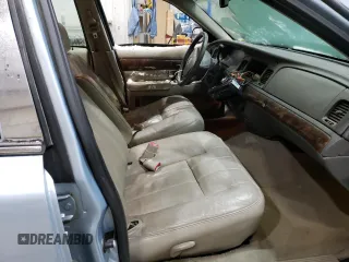 2010 Mercury Grand Marquis LS z VIN 2MEBM7FV4AX626029, wystawiony jako Copart lot #45217975 z przebiegiem 253 507 mil mil oraz Szkody całkowita. Historia ofert i sprzedaży dostępna na DreamBid. Obrazek 7.