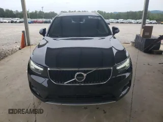 2022 Volvo XC40 Momentum z VIN YV4AC2HKXN2760409, wystawiony jako Copart lot #56512675 z przebiegiem 83 069 mil mil oraz Tytuł czysty. Historia ofert i sprzedaży dostępna na DreamBid. Obrazek 5.