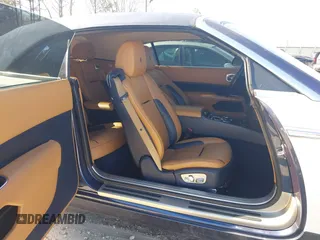 2018 Rolls-Royce Dawn z VIN SCA666D52JU115704, wystawiony jako IAAI lot #41816328 z przebiegiem 41 305 mil mil oraz . Historia ofert i sprzedaży dostępna na DreamBid. Obrazek 5.