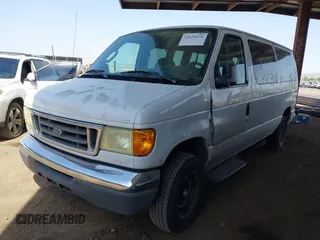 2006 Ford Econoline Passenger XL z VIN 1FBNE31L46HA47807, wystawiony jako IAAI lot #42629676 z przebiegiem 65 498 mil mil oraz . Historia ofert i sprzedaży dostępna na DreamBid. Obrazek 2.
