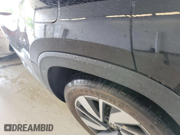 2024 Volkswagen Atlas SE with VIN 1V2HR2CA7RC555188, listed as a IAAI auction lot 42791847 with 29,357 mi miles and . Bid and sale history available at DreamBid. Image 6.