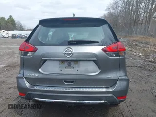 2018 Nissan Rogue SV with VIN KNMAT2MV7JP556828, listed as a IAAI auction lot 41998599 with 133,656 mi miles and . Bid and sale history available at carsss.com. Image 16.