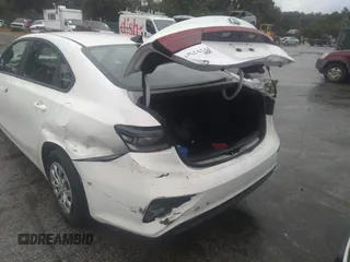 2021 Kia Forte LXS z VIN 3KPF24AD1ME353552, wystawiony jako IAAI lot #34636375 z przebiegiem 15 570 mil mil oraz . Historia ofert i sprzedaży dostępna na DreamBid. Obrazek 6.