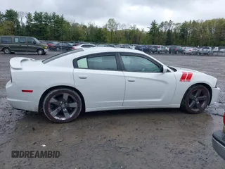 2014 Dodge Charger SXT z VIN 2C3CDXHG9EH162406, wystawiony jako IAAI lot #42159901 z przebiegiem 139 138 mil mil oraz . Historia ofert i sprzedaży dostępna na DreamBid. Obrazek 14.